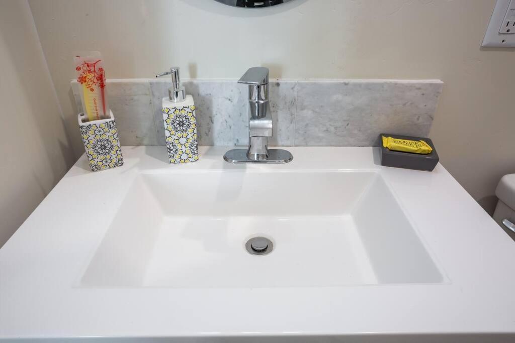 Prime Location - Awesome View -1 Bedroom *